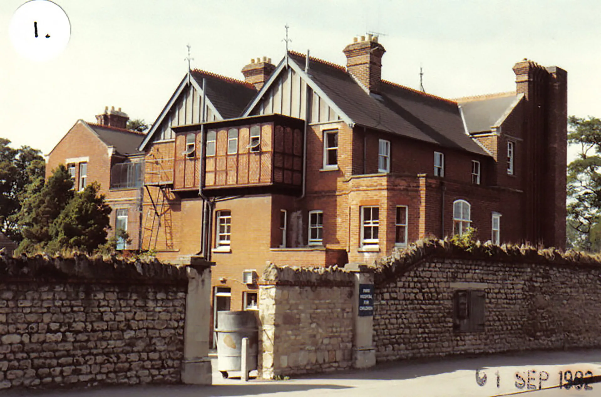 The Park Hospital in 1992. The Highfield Park Estate was purchased in 1933; originally used to treat patients with “functional nervous disorders”, it was converted into a children’s hospital in 1958.