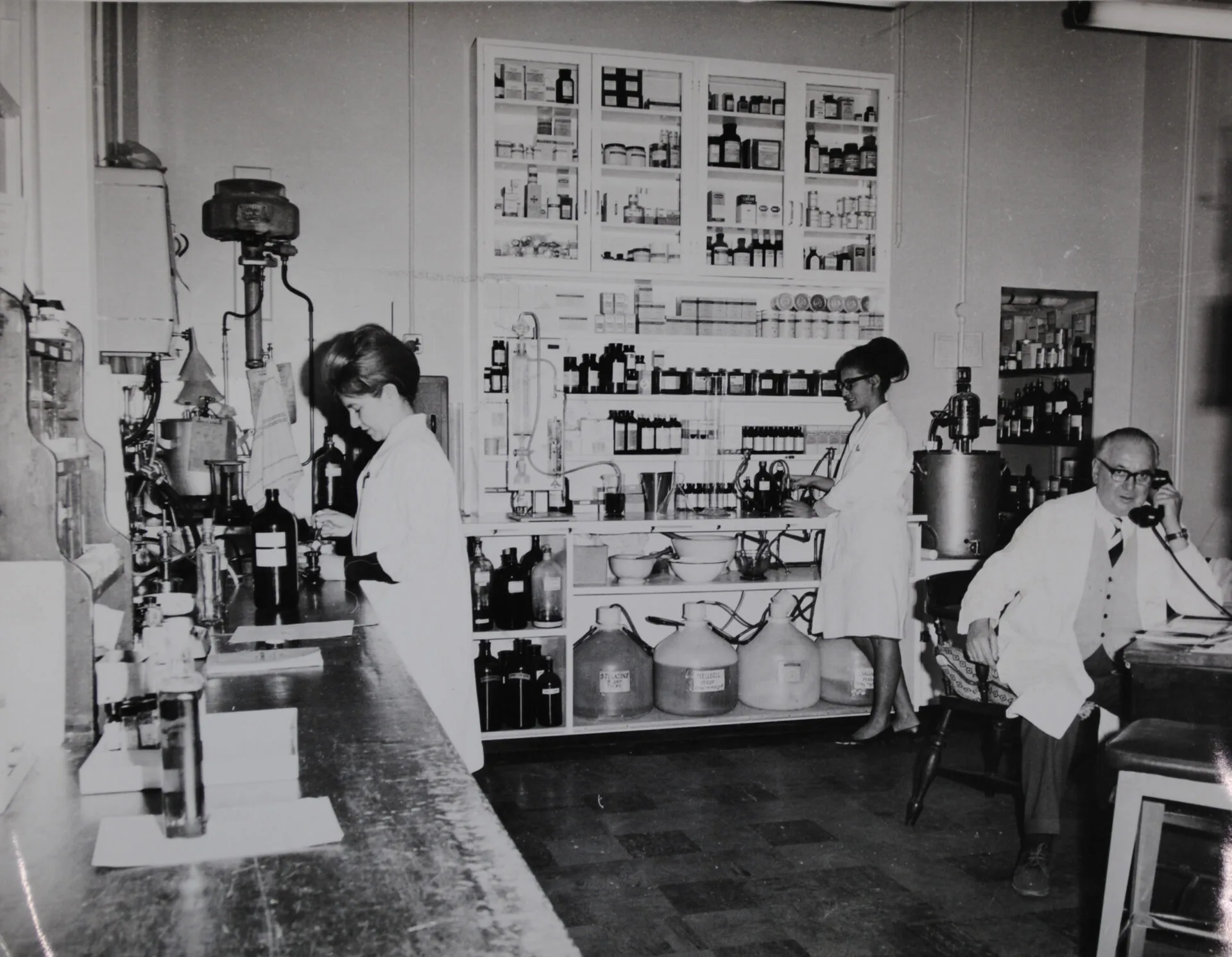 Littlemore Hospital Pharmacy in 1962 after installation of apparatus to manufacture Largactil. When administration for the Littlemore and Warneford Hospitals was amalgamated in 1968, the separate pharmacies of the two hospitals were combined. 