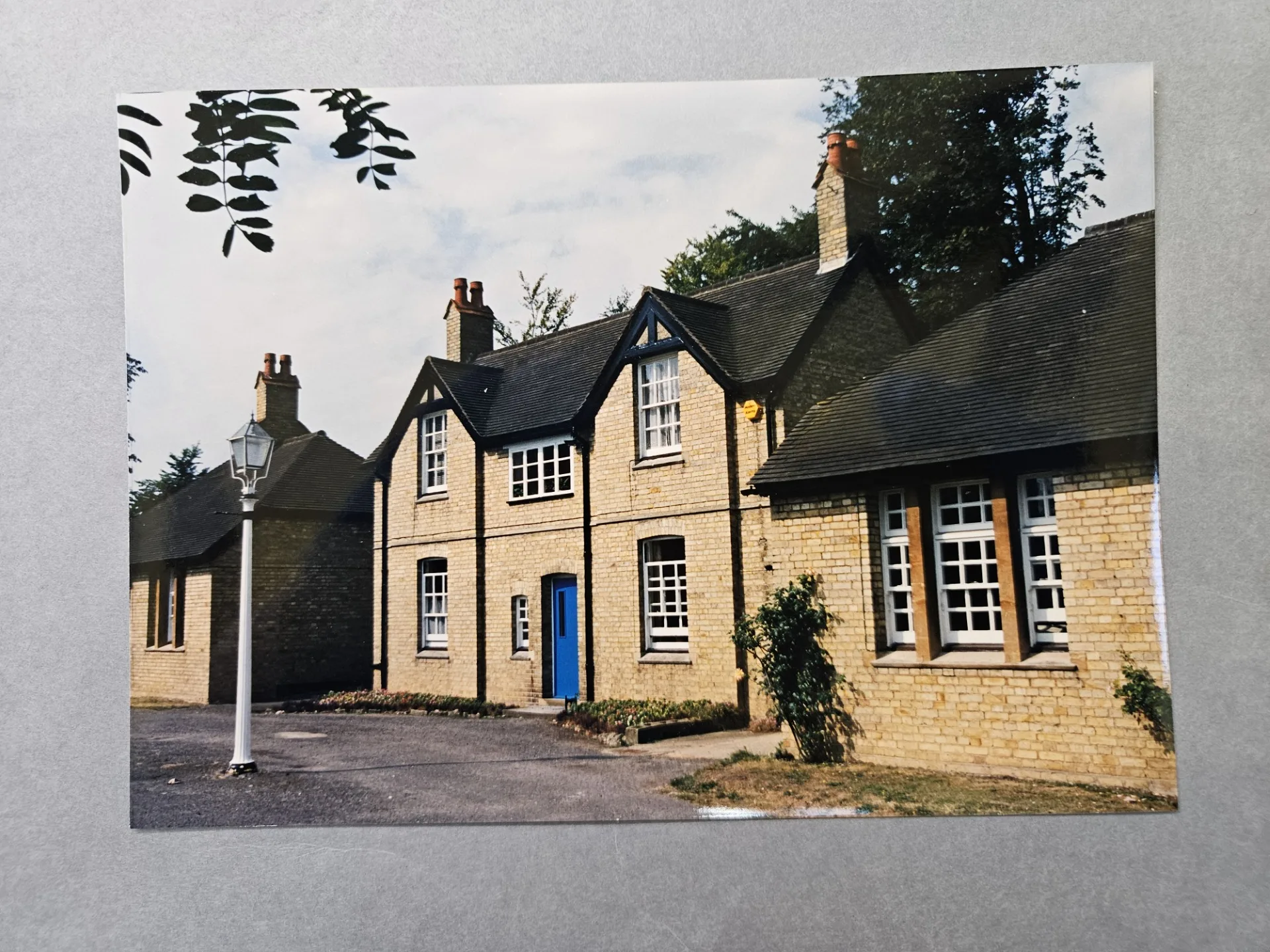 Now known as The Cottage, used by Oxford University’s Department of Psychiatry, this
building was initially constructed as an Isolation Hospital in 1896. Credit: Oxfordshire Health Archives OHA W10 A4 1/9