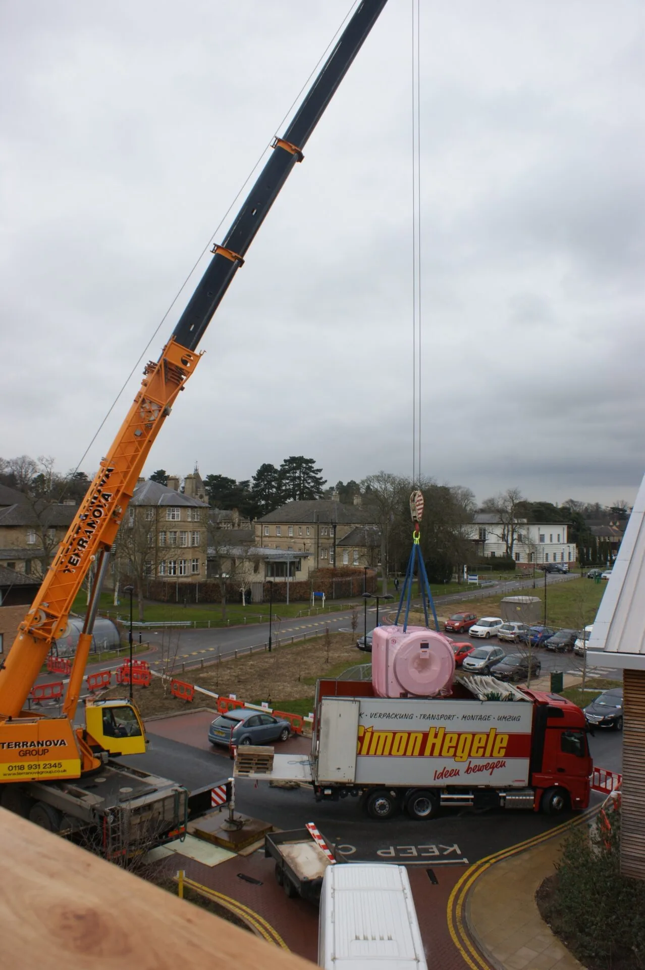 This series of photographs shows the neuroimaging magnet being installed at the Oxford Centre for Brain Activity in 2016. Credit: Oxford University’s Department of Psychiatry