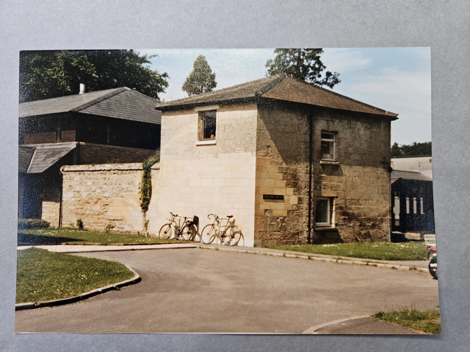 The Apple House, built in the 1830s and photographed here in the 1970s, was originally used to store apples from the Warneford’s orchards. It is now used by the Department of Psychiatry for speech therapy, including treatment for stammering. Credit: Oxfordshire Health Archives OHA W10 A4 2/10