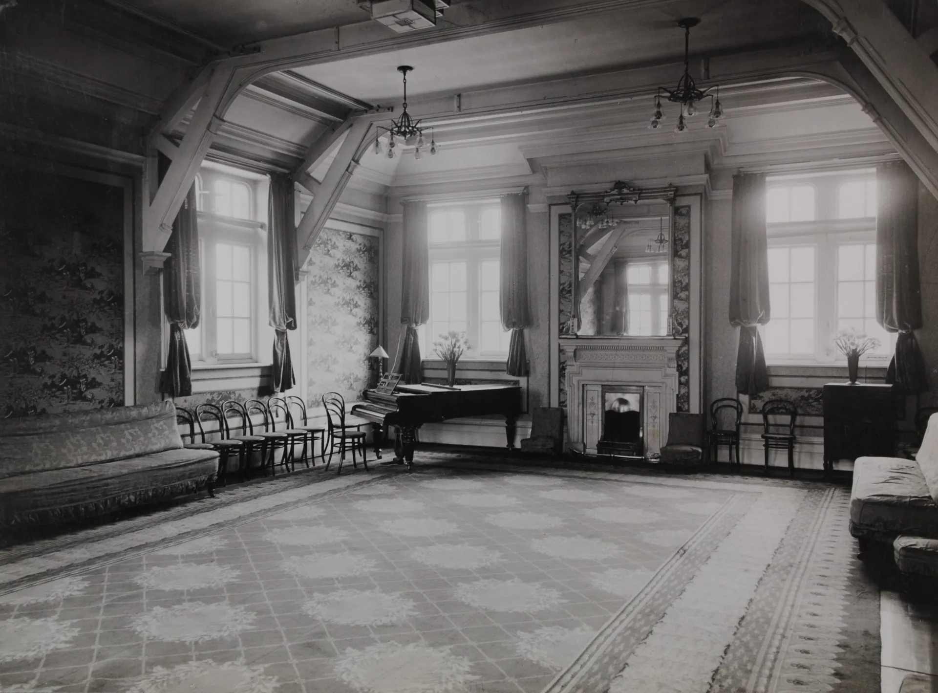The concert room in 1938 where various entertainments, including the fortnightly dance for patients, were held.
Credit: Oxfordshire Health Archives OHA W10 A1/18